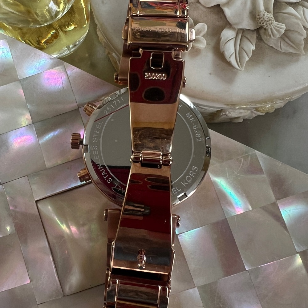 Michael Kors Rose Gold Watch - Picture 5 of 7
